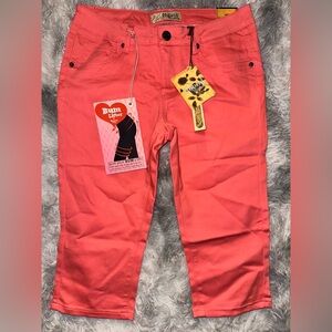 Hybrid & Company Women's Butt Lift Super Comfy Stretch Denim Capri Short NWT 9